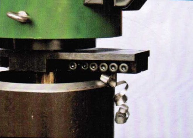 點擊查看詳細信息<br>標題：管子坡口機工作照 閱讀次數(shù)：10875