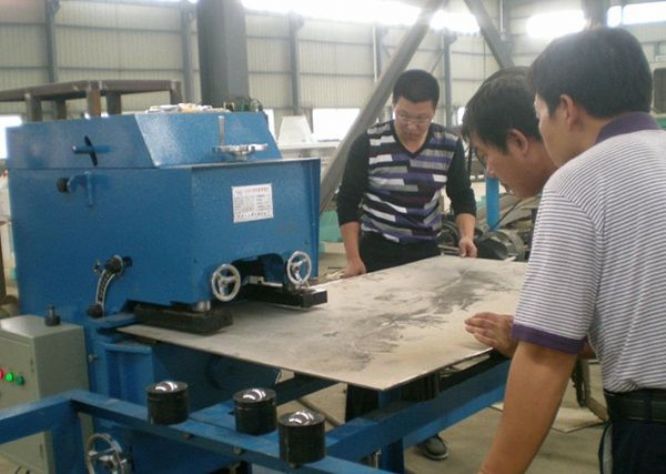 點擊查看詳細信息<br>標題：固定式平板坡口機工作照 閱讀次數(shù)：11029